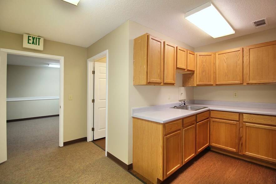 More Photos Of 5154 Stage Rd, Memphis Medical For Lease