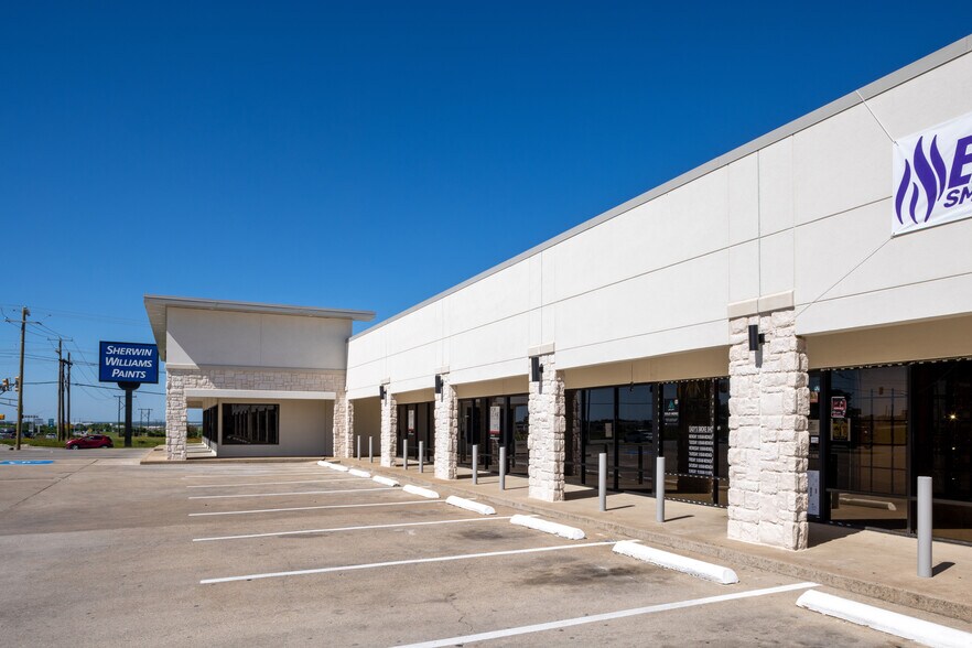 More Photos Of 2817 Alta Mere Dr, Fort Worth Storefront For Lease
