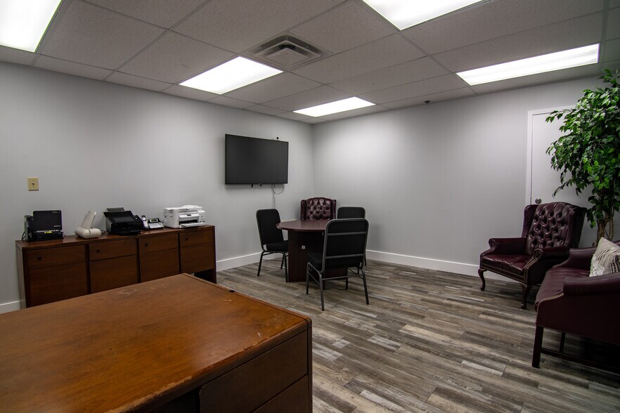 More Photos Of 1510 Stuart Rd, Cleveland Flex For Sale