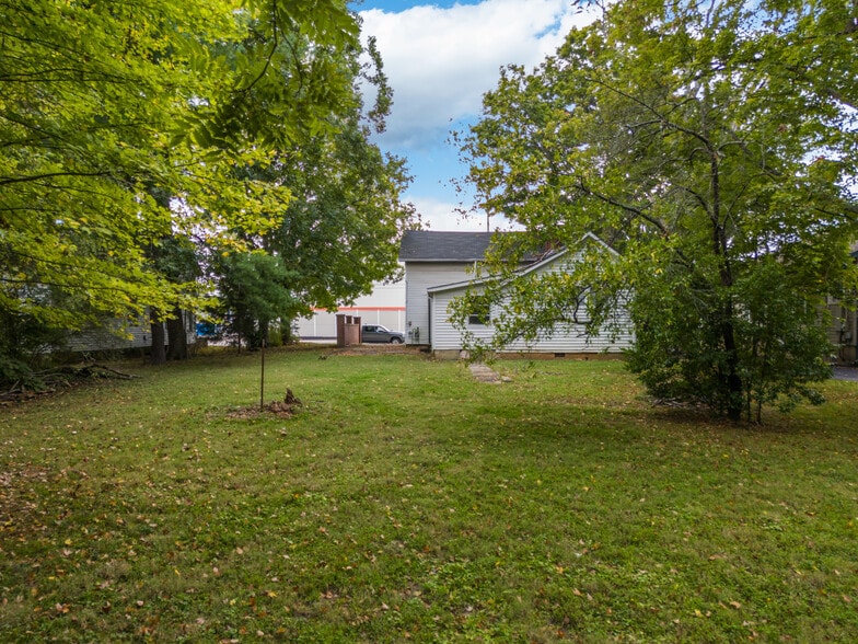 More Photos Of 226 E Main St, Sevierville Freestanding For Sale