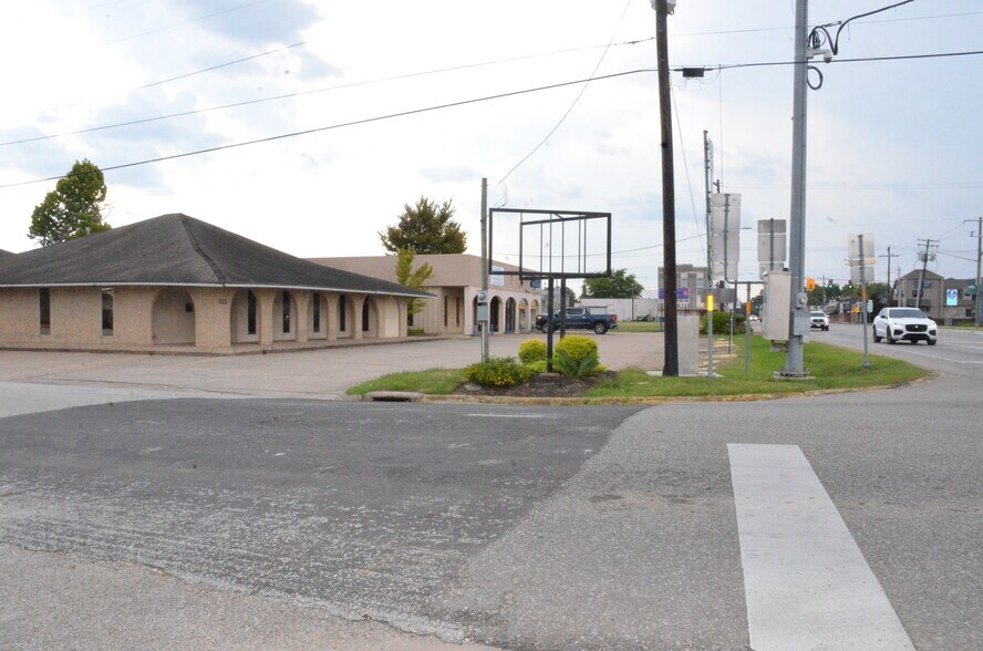 More Photos Of 212 E Houston St, Cleveland Office For Lease