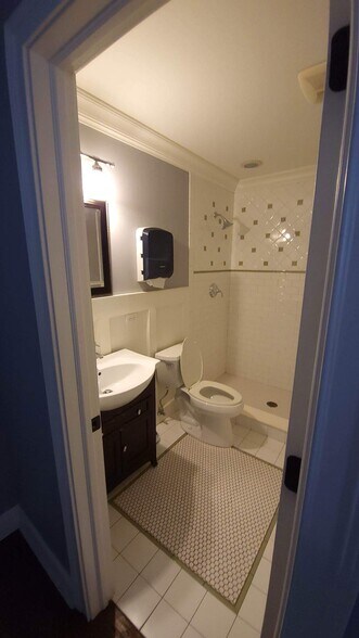 More Photos Of 9550 W Sergo Dr, McCook Light Distribution For Lease