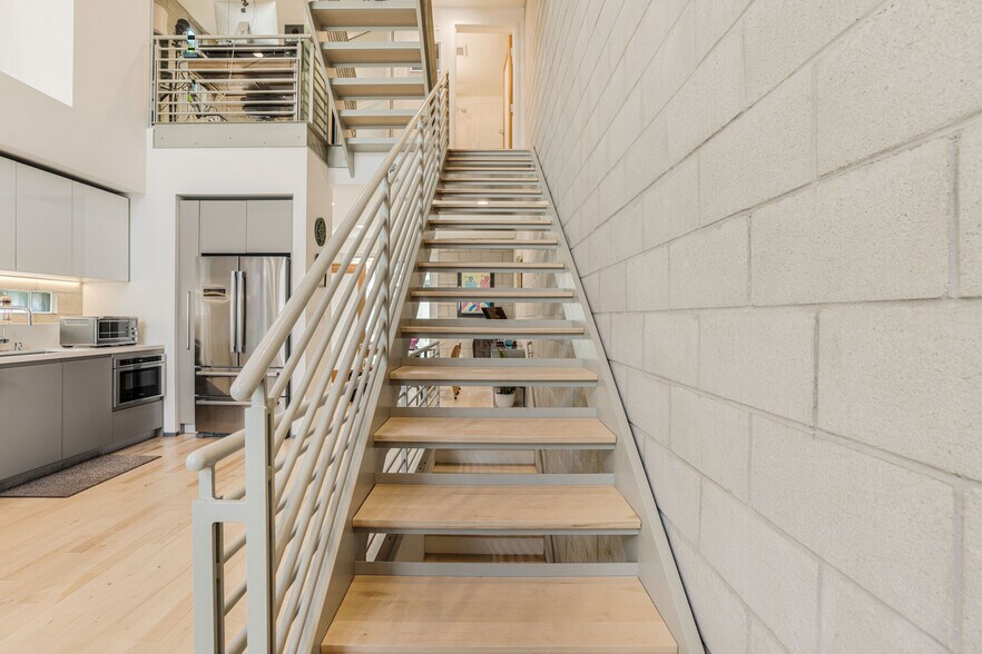 More Photos Of 3450 Cahuenga Blvd W, Los Angeles Office Residential For Lease