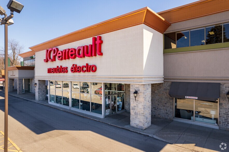 More Photos Of 1-19 Papineau, Joliette General Retail For Lease
