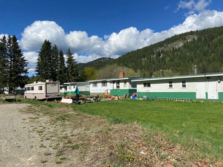 More Photos Of 455 Government St S, Greenwood Hotel For Sale