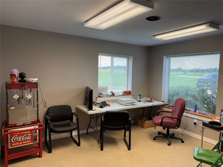 More Photos Of 4299 Lewis Access Rd, Center Point Warehouse For Lease