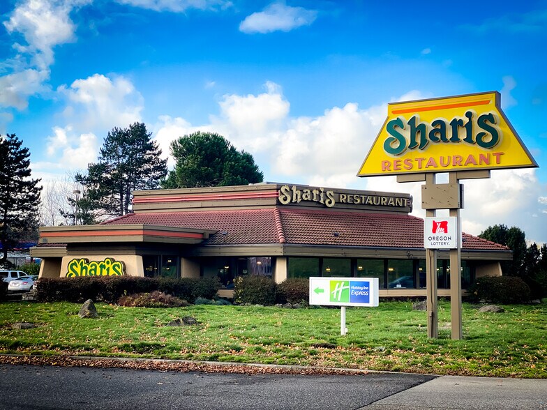 More Photos Of 557 NW Phoenix Dr, Troutdale Restaurant For Lease