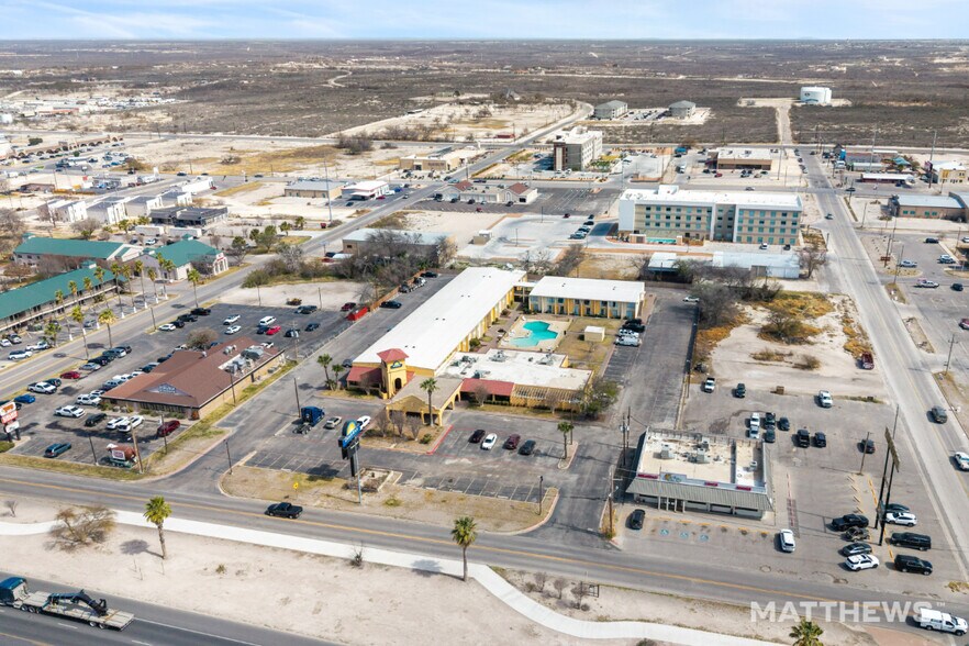 More Photos Of 2005 Veterans Blvd, Del Rio Hotel For Sale