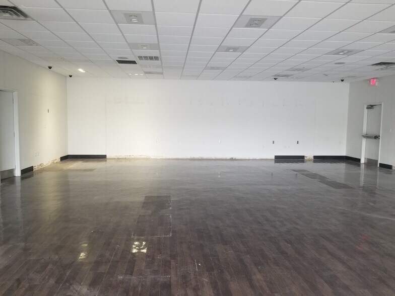 More Photos Of 3176 Linden Dr, Bristol Freestanding For Lease