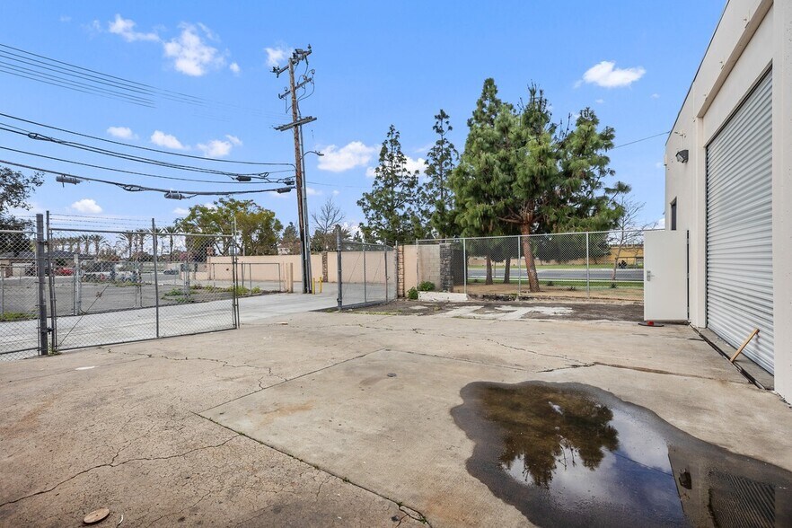 More Photos Of 1238 W 1st St, Santa Ana Storefront For Lease