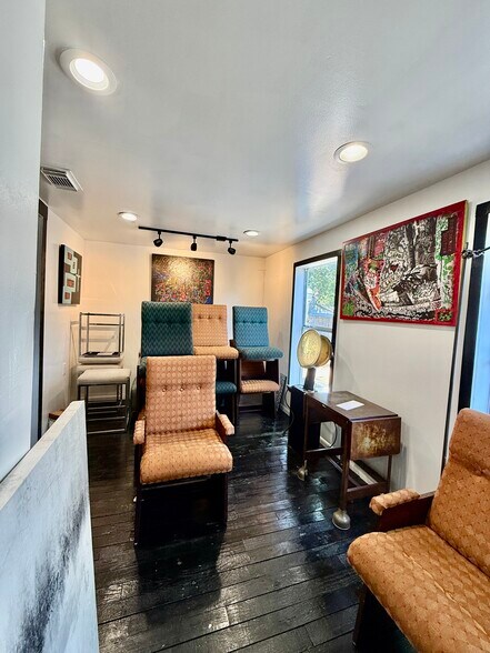 More Photos Of 209 Fannin St, Tomball Freestanding For Sale