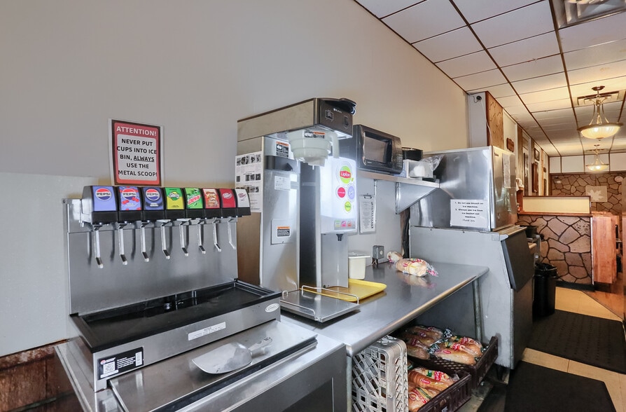 More Photos Of 463 Maplewood Ave, Ambridge Restaurant For Sale
