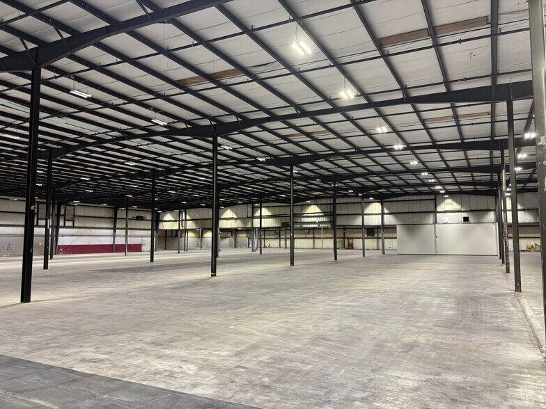 More Photos Of 2304 Industrial Dr, Cullman Warehouse For Lease