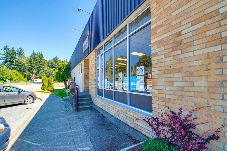 More Photos Of 4918 Napier St, Port Alberni Flex For Sale