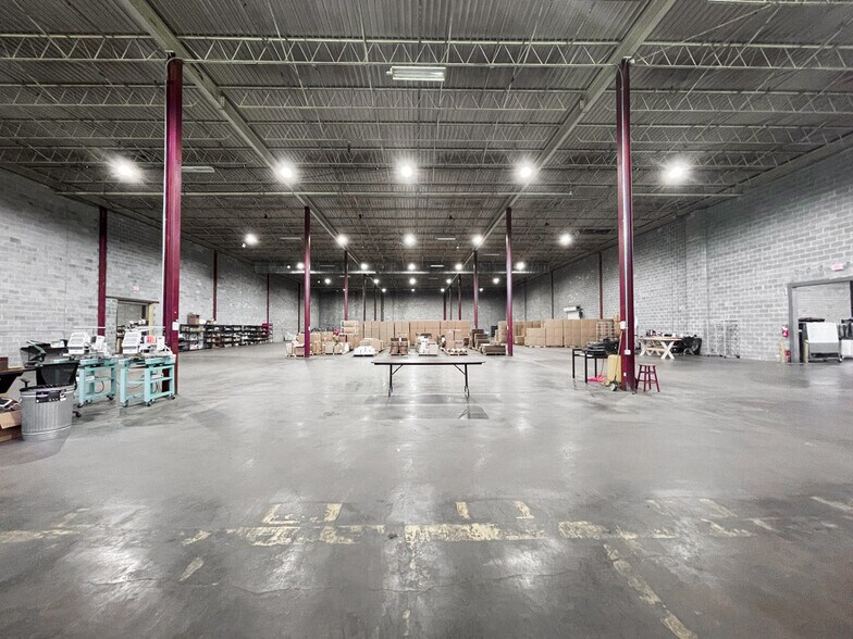 More Photos Of 2836 Dug Hill Rd, Huntsville Distribution For Lease