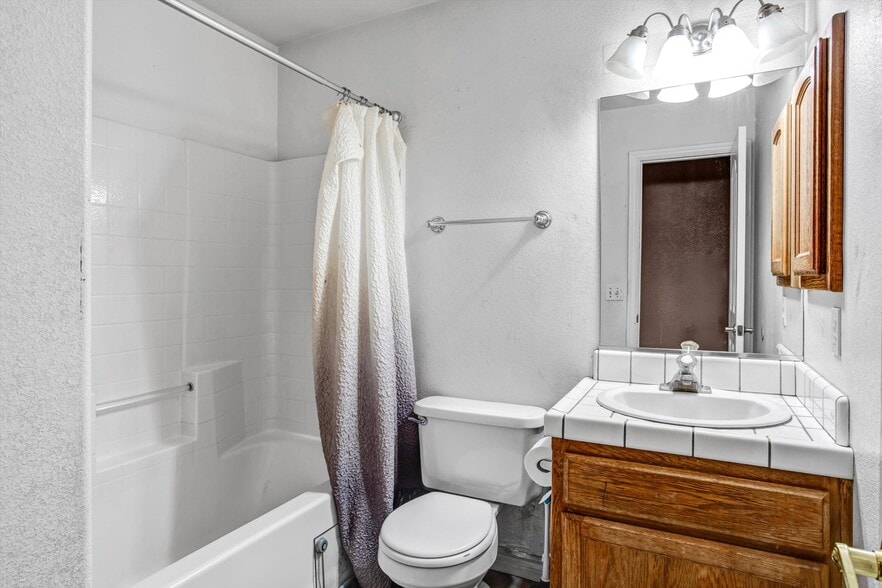 More Photos Of 10439 Mesa St, Oak Hills Multifamily For Sale