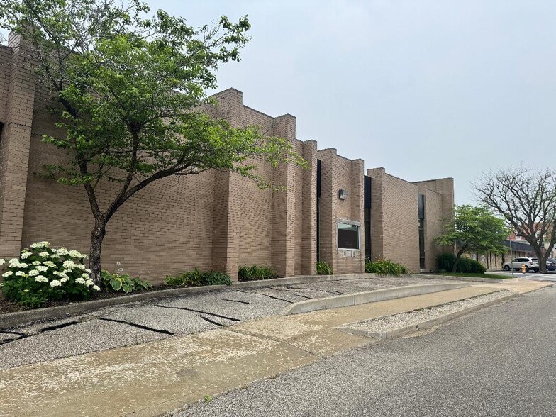 More Photos Of 333 E Main St, Muncie Office For Lease