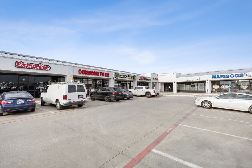 More Photos Of 2051-2053 W Northwest Hwy, Dallas General Retail For Lease