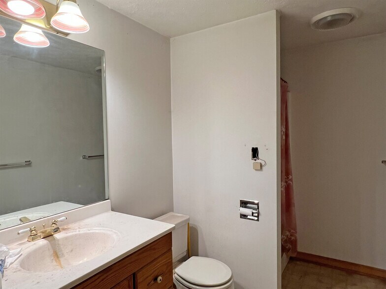 More Photos Of 9711 Perry Hwy, Waterford Warehouse For Sale