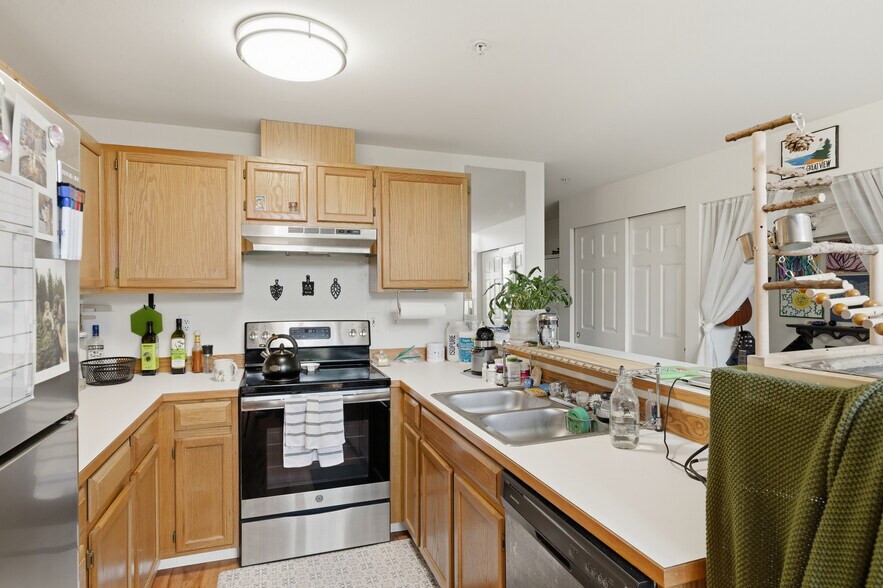 More Photos Of 13310 Greenwood Ave N, Seattle Apartments For Sale