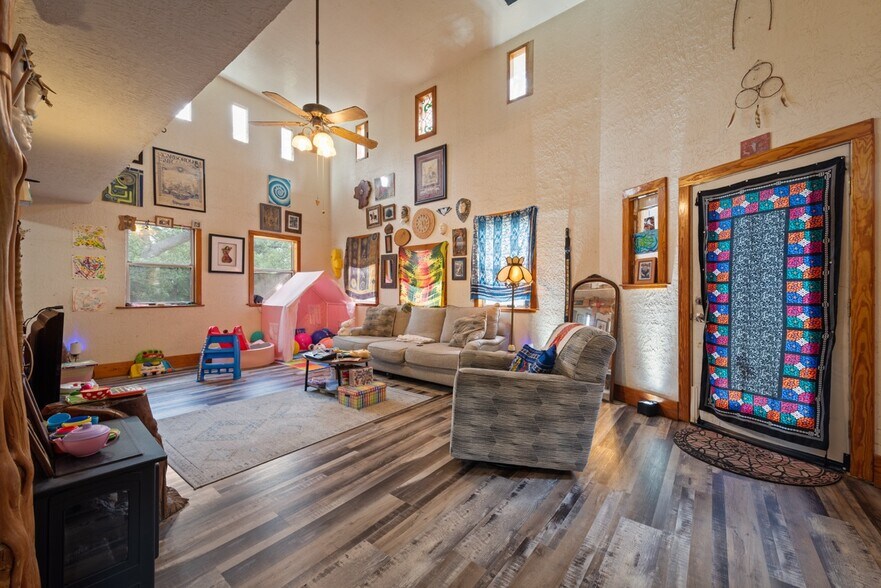 More Photos Of 501 Limestone Ln, Driftwood Specialty For Sale