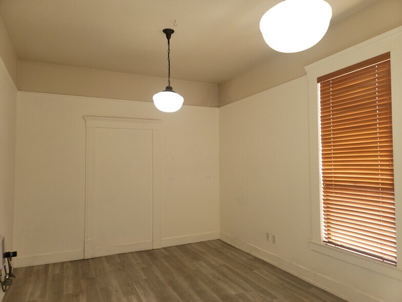 More Photos Of 656 5th St, Lincoln General Retail For Sale