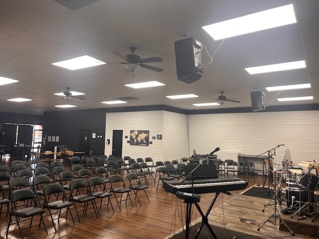 More Photos Of 760-780 N Beach St, Fort Worth Showroom For Lease