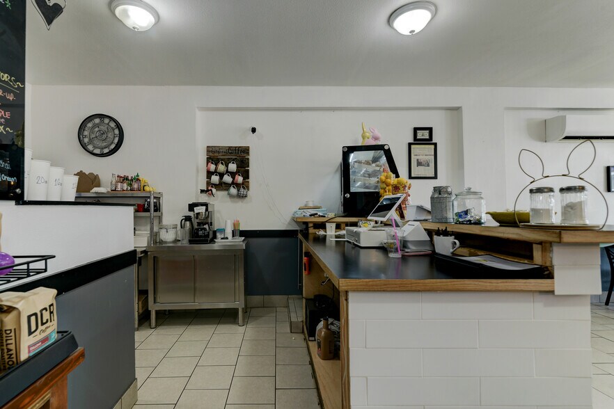 More Photos Of 112 East State St, Mossyrock Storefront Retail Residential For Sale
