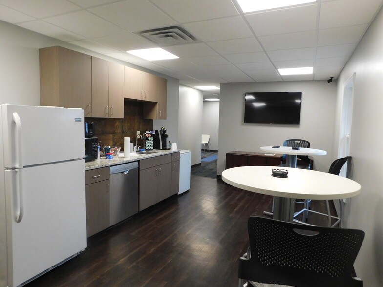 More Photos Of 100 Dorchester Sq, Westerville Medical For Lease