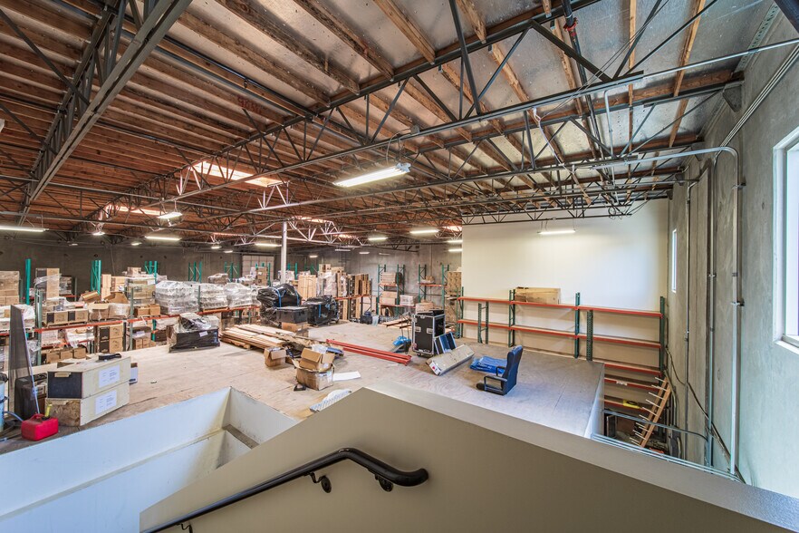 More Photos Of 7555 N San Fernando Rd, Burbank Manufacturing For Lease