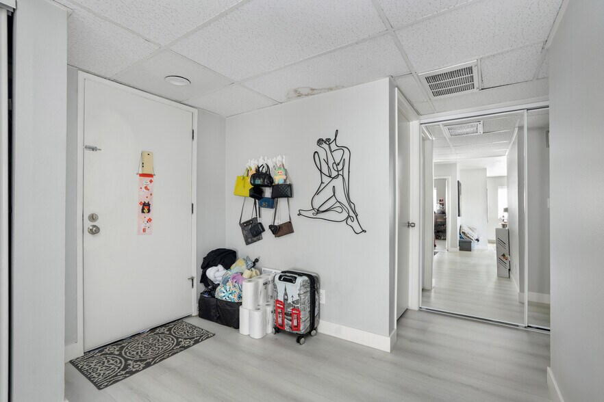 More Photos Of 6924 Woodman Ave, Van Nuys Apartments For Sale