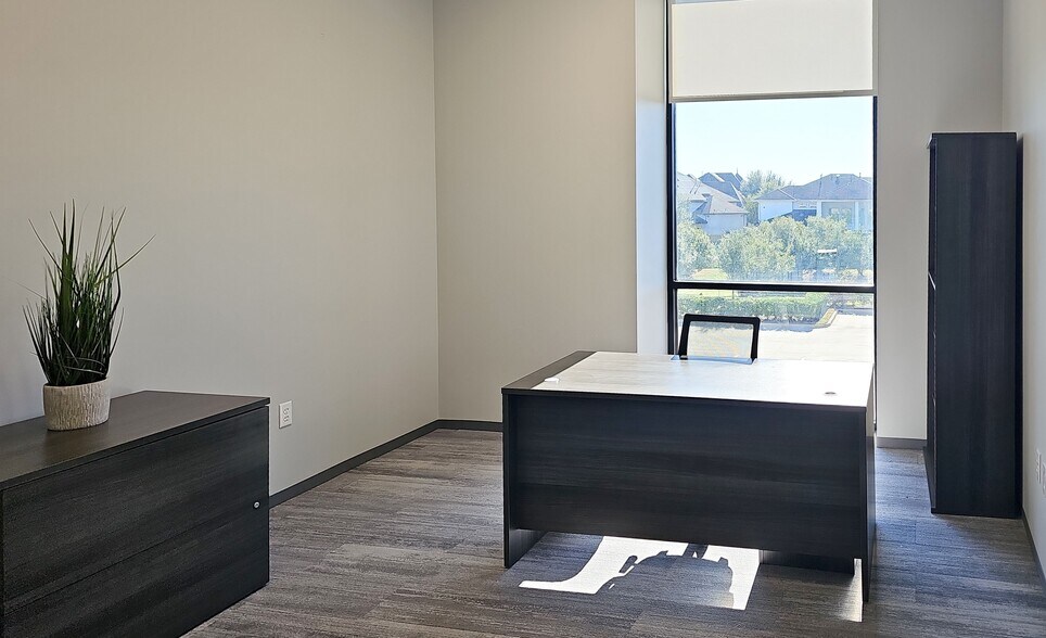 More Photos Of 18722 University Blvd, Sugar Land Coworking Space
