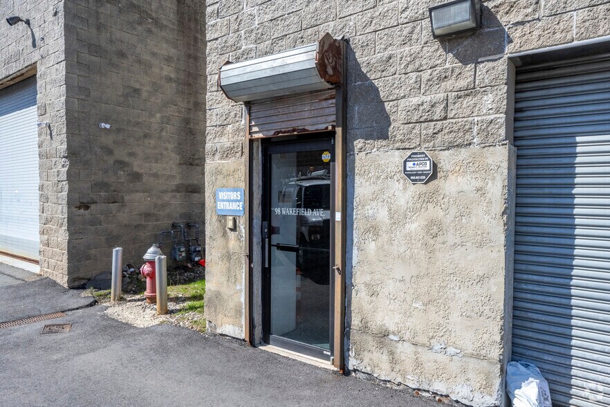 More Photos Of 98 Wakefield Ave, Staten Island Light Manufacturing For Lease