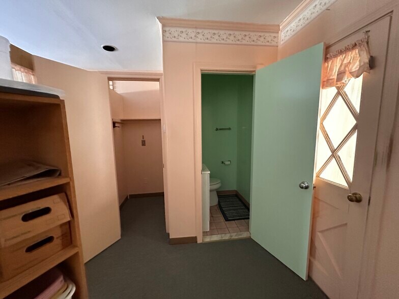 More Photos Of 54 Old Main St, South Yarmouth Flex For Sale