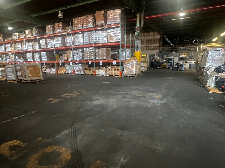More Photos Of 550 Brush Ave NW, Bronx Warehouse For Lease