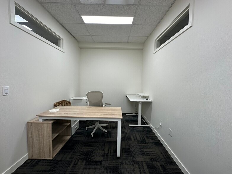 More Photos Of 711 Vandercook Way, Longview Storefront For Lease