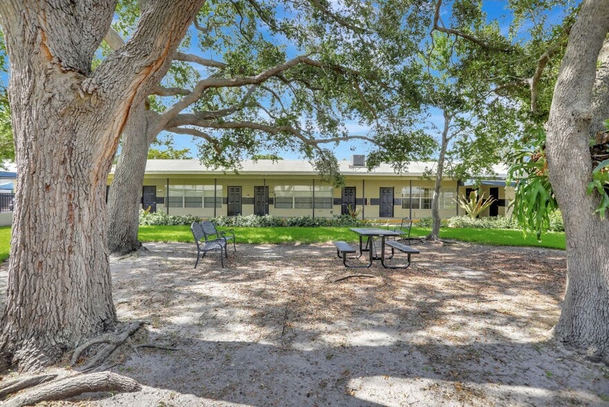 More Photos Of 959 SE 6th Ave, Deerfield Beach Schools For Sale