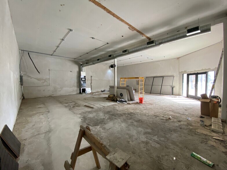 More Photos Of 24048 Newhall Ave, Newhall Storefront Retail Office For Lease