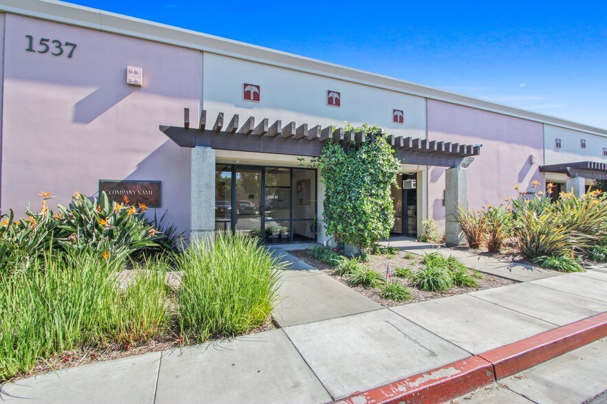 More Photos Of 1537 E McFadden Ave, Santa Ana Manufacturing For Lease