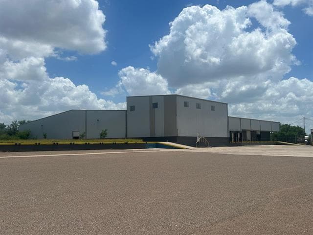 More Photos Of 4425 Pan American Blvd, Laredo Warehouse For Lease