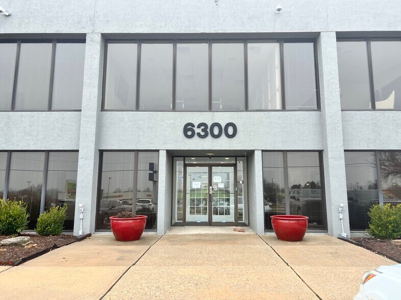 More Photos Of 6300 NW Expressway, Oklahoma City Office For Sale
