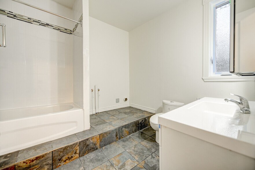 More Photos Of 4545 - 4551 Rue Berri, Montréal Apartments For Sale