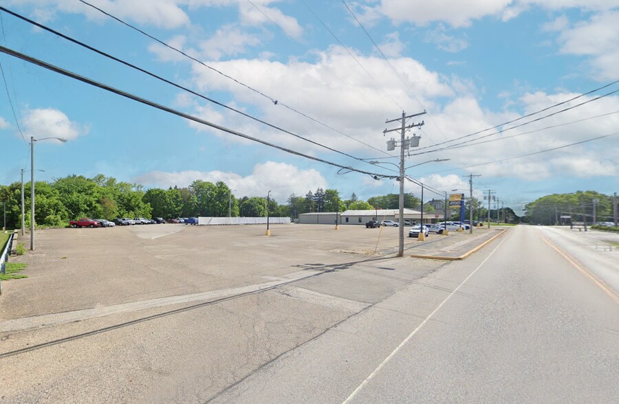 More Photos Of 900 Broad St, Wadsworth General Retail For Lease