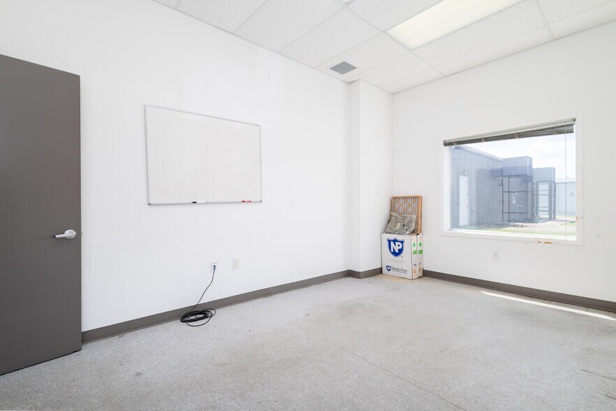 More Photos Of 66850 Executive Dr, Saint Clairsville Warehouse For Lease