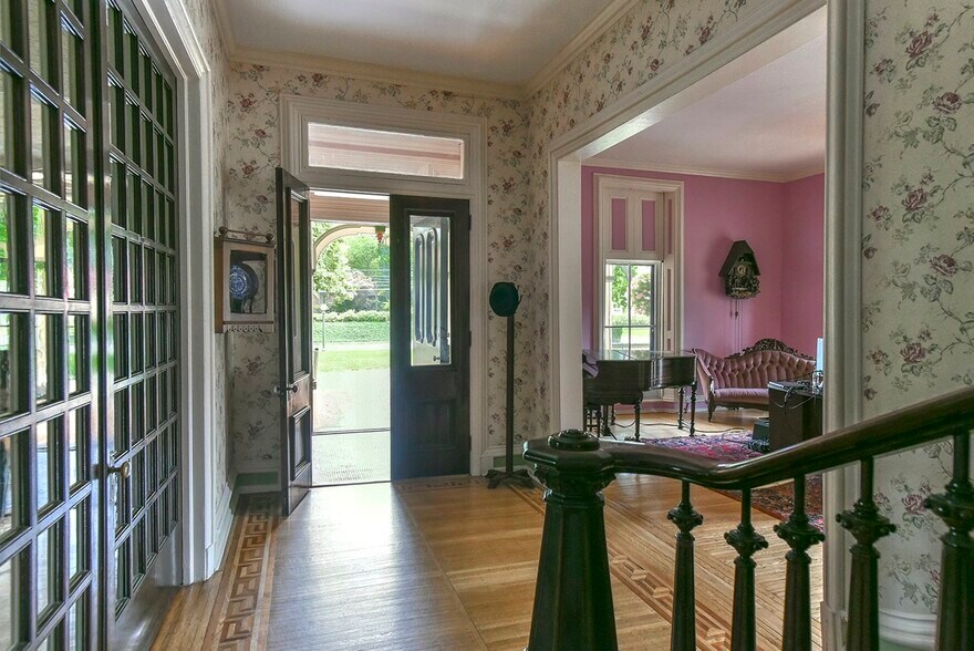 More Photos Of 827 Philadelphia Ave, Chambersburg Specialty For Sale