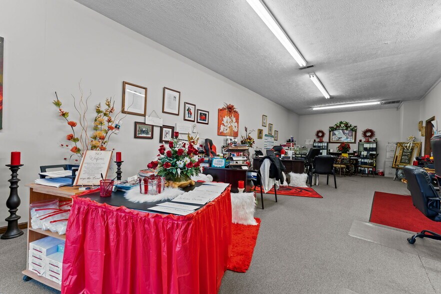 More Photos Of 402-406 Harris Ave, Raeford Storefront Retail Office For Sale