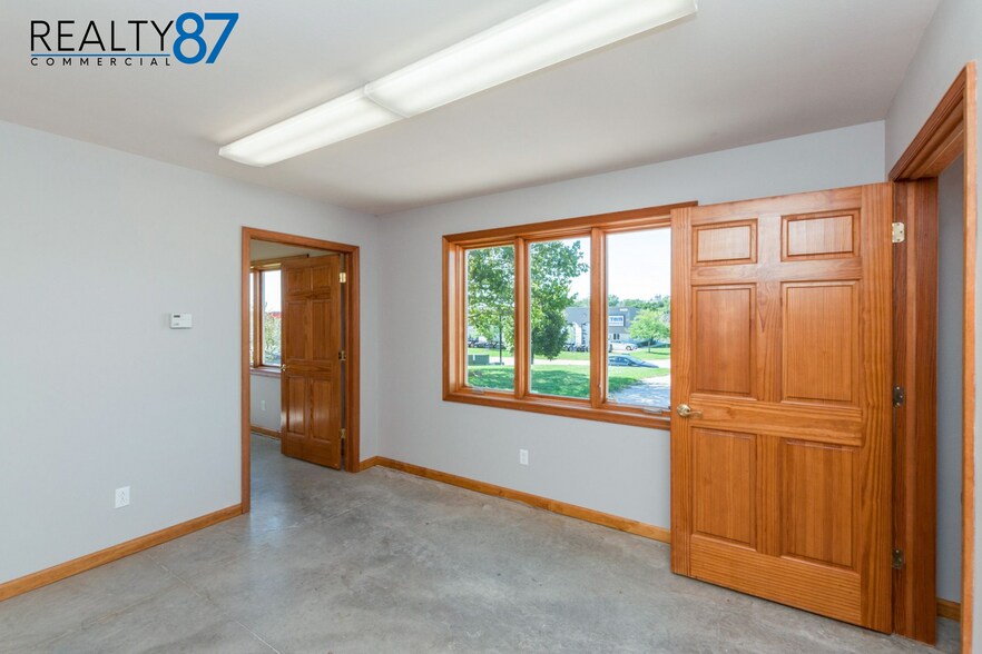 More Photos Of 6325 7th Street Ct SW, Cedar Rapids Warehouse For Lease