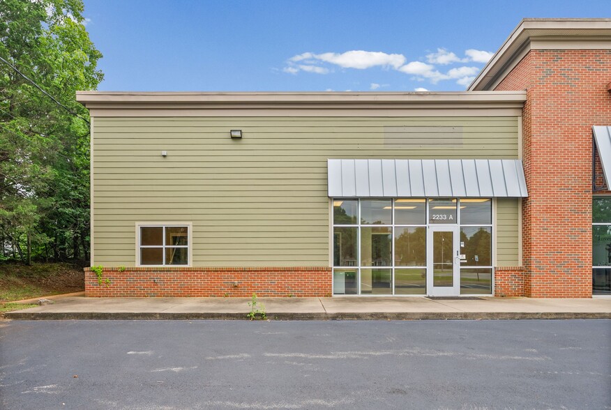 More Photos Of 2231 Stokes Rd, Clarksville Storefront Retail Office For Lease