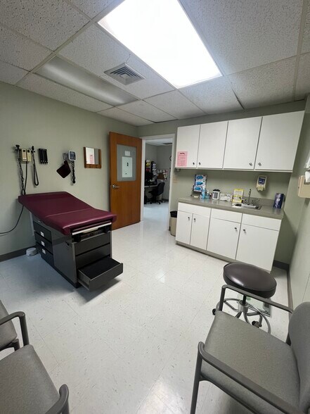 More Photos Of 140 Commonwealth Ave, Danvers Medical For Lease