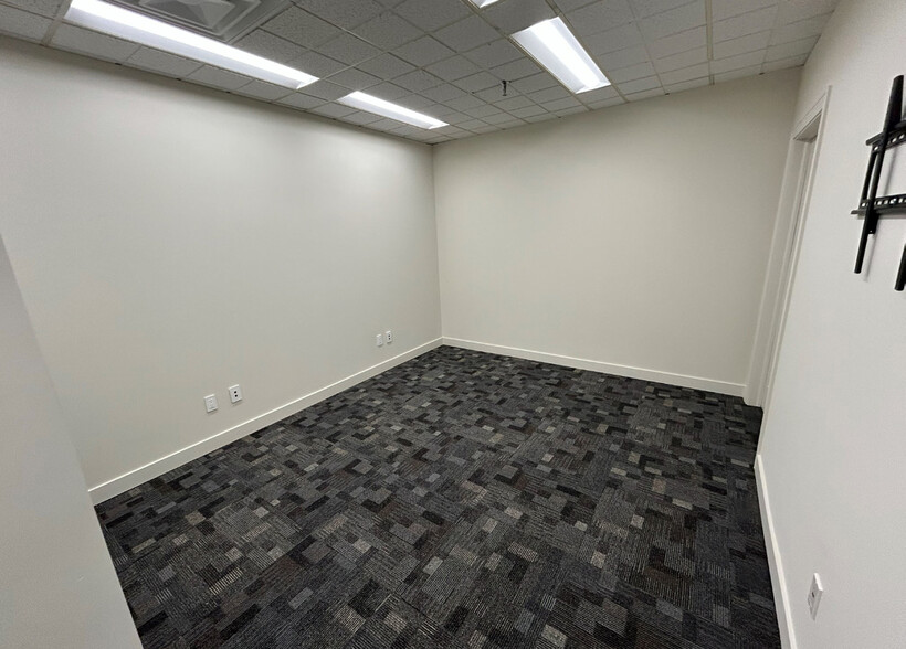 More Photos Of 5025 Arlington Centre Blvd, Upper Arlington Office Residential For Lease